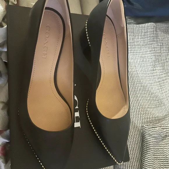 Coach Willa Black Leather Low Block Heel Pumps with Gold Beaded Trim-8.5 - Picture 5 of 11